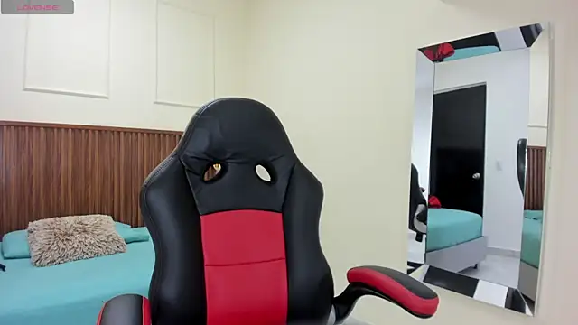 MELINAMARTINS online show from 10.22.25