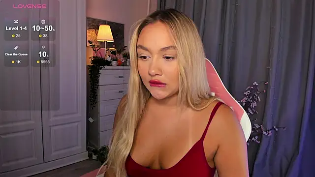 Snapshot of _Loneve__ chatting on 10.09.25  Loneve   online show from 10.09.25