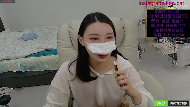 Snapshot of Kor_Cat chatting on 10.10.25 Kor Cat online show from 10.10.25