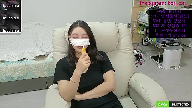 Snapshot of Kor_Cat chatting on 10.14.25 Kor Cat online show from 10.14.25