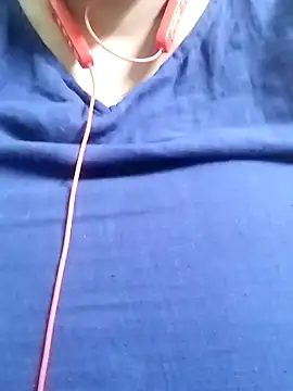 Snapshot of Lizza_boudi chatting on 02.19.25 Lizza boudi online show from 02.19.25