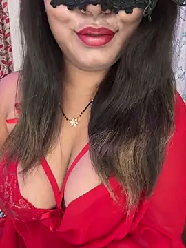 Snapshot of WifyHubby_38 chatting on 10.31.25 WifyHubby 38 online show from 10.31.25