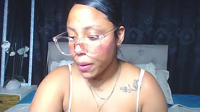 Snapshot of rebeka_kenye chatting on 03.04.25 rebeka kenye online show from 03.04.25