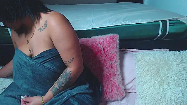 Snapshot of rebeka_kenye chatting on 03.18.25 rebeka kenye online show from 03.18.25