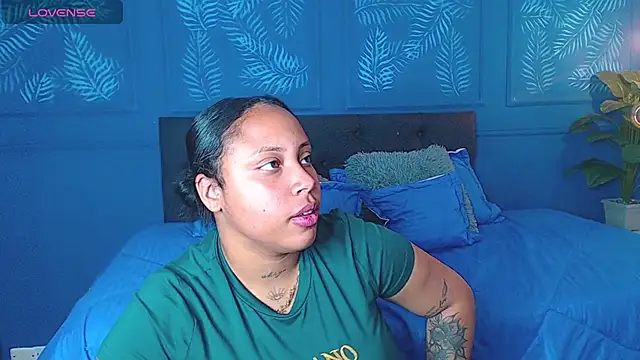 Snapshot of rebeka_kenye chatting on 11.29.25 rebeka kenye online show from 11.29.25