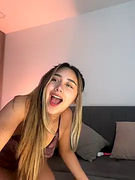 Snapshot of Hornyholly__ chatting on 10.26.25 Hornyholly   online show from 10.26.25