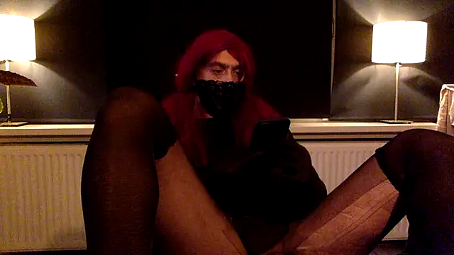 Snapshot of Bleueyez007 chatting on 10.31.25 Bleueyez007 online show from 10.31.25