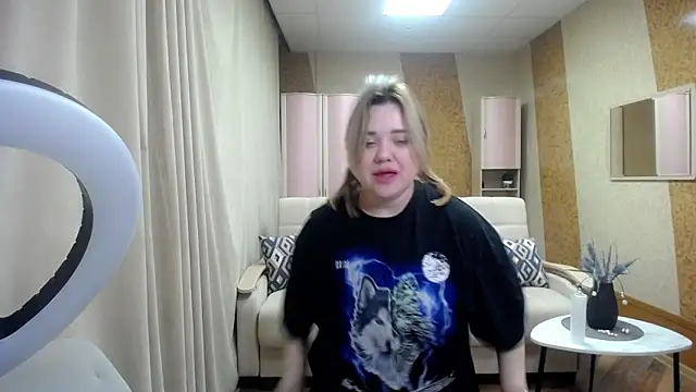 Snapshot of Finna_39 chatting on 02.14.25 Finna 39 online show from 02.14.25