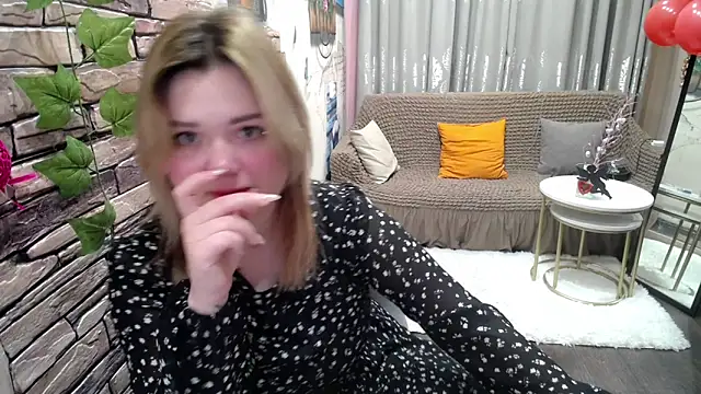 Snapshot of Finna_39 chatting on 02.17.25 Finna 39 online show from 02.17.25