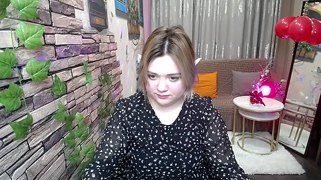 Snapshot of Finna_39 chatting on 02.18.25 Finna 39 online show from 02.18.25