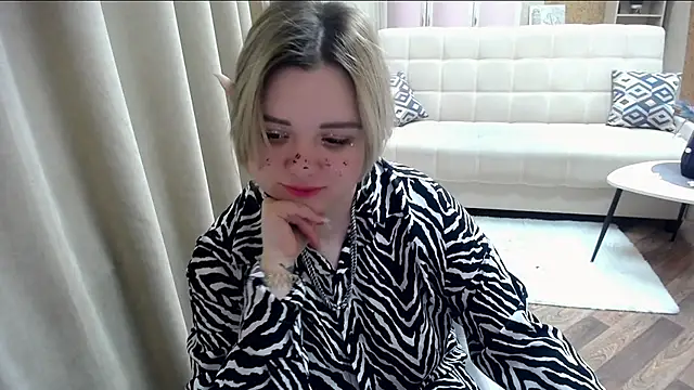 Snapshot of Finna_39 chatting on 02.21.25 Finna 39 online show from 02.21.25