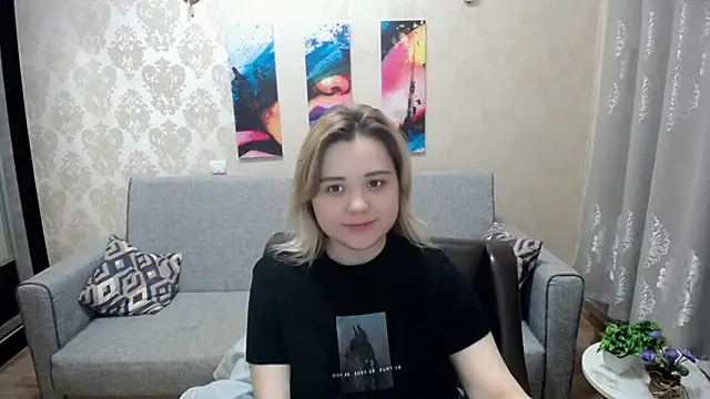 Snapshot of Finna_39 chatting on 09.10.25 Finna 39 online show from 09.10.25