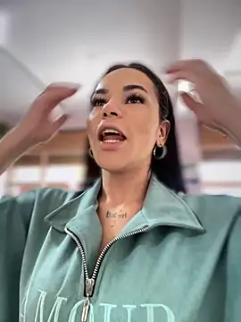 Naatalia online show from 10.31.25