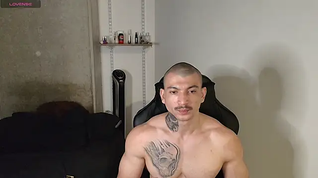 Snapshot of kevin_jef chatting on 03.22.25 kevin jef online show from 03.22.25