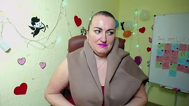 Snapshot of DianaMGG chatting on 02.27.25 DianaMGG online show from 02.27.25