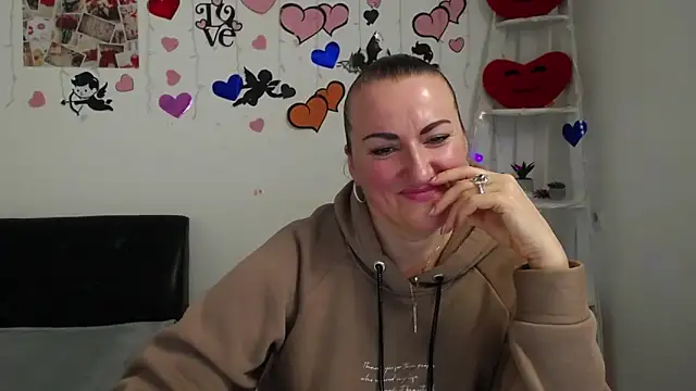 Snapshot of DianaMGG chatting on 02.28.25 DianaMGG online show from 02.28.25