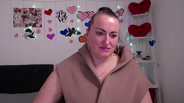 Snapshot of DianaMGG chatting on 03.02.25 DianaMGG online show from 03.02.25