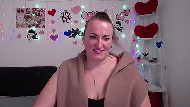 Snapshot of DianaMGG chatting on 03.02.25 DianaMGG online show from 03.02.25