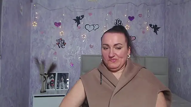 Snapshot of DianaMGG chatting on 03.09.25 DianaMGG online show from 03.09.25