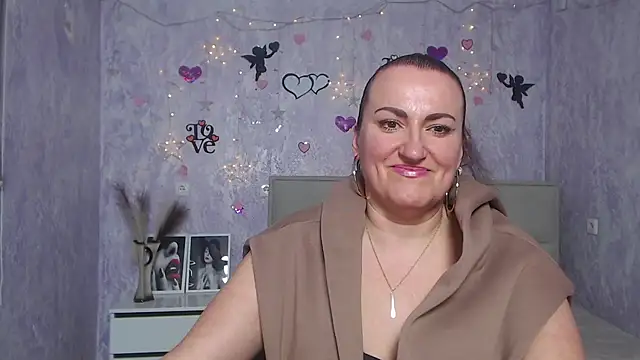 Snapshot of DianaMGG chatting on 03.09.25 DianaMGG online show from 03.09.25