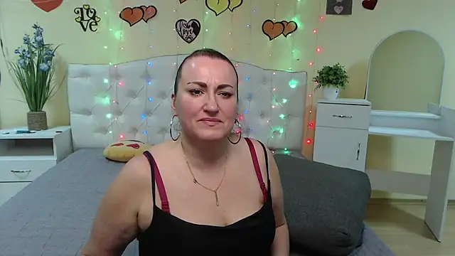 Snapshot of DianaMGG chatting on 03.12.25 DianaMGG online show from 03.12.25