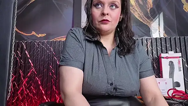 AmandaKovich online show from 11.18.25