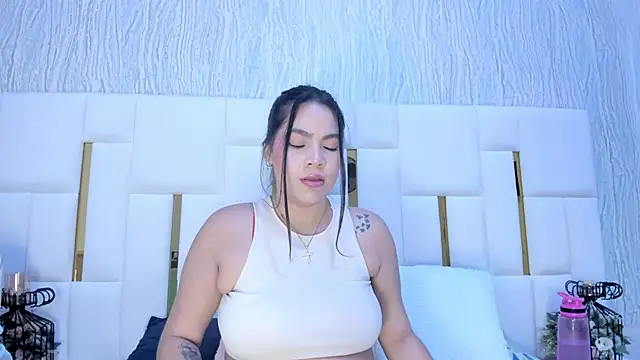 hillary uckerman  online show from 11.07.25