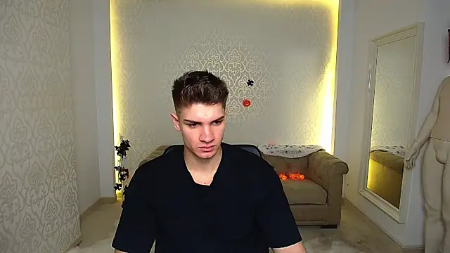 MaxKaiden online show from 10.20.25