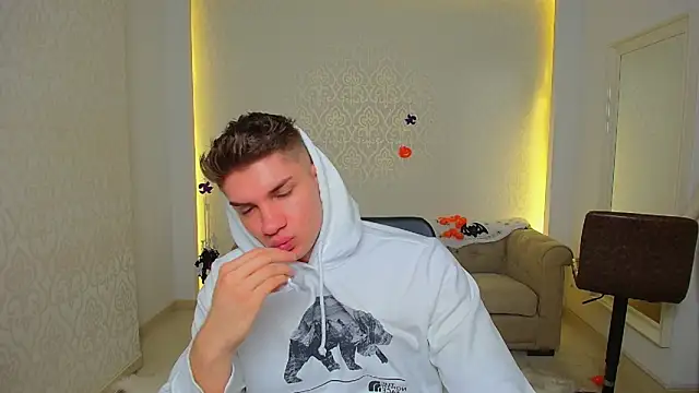 MaxKaiden online show from 10.27.25