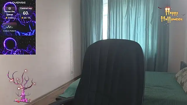 Sandra Snowflake online show from 10.31.25