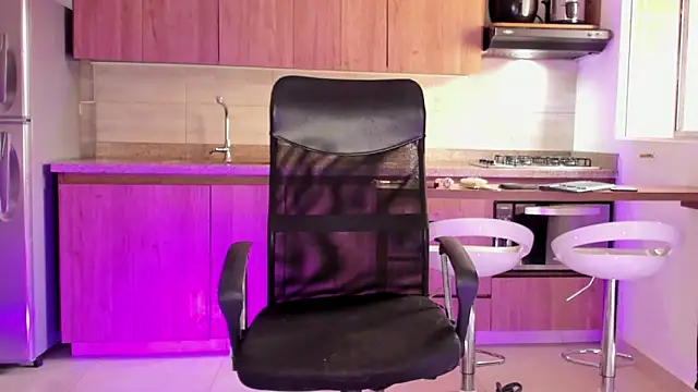 Snapshot of valeria__lewiis chatting on 02.23.25 valeria  lewiis online show from 02.23.25