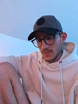 Snapshot of yoyoboy988 chatting on 03.10.25 yoyoboy988 online show from 03.10.25