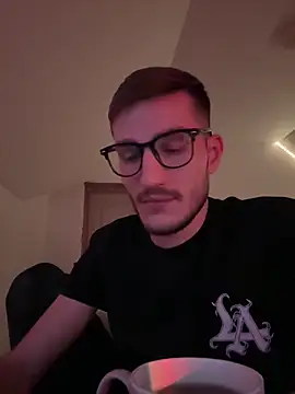 Snapshot of yoyoboy988 chatting on 03.19.25 yoyoboy988 online show from 03.19.25