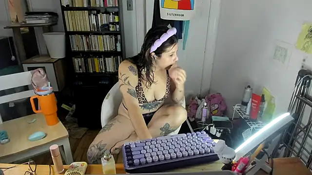 Snapshot of Rosiee69_ chatting on 10.11.25 Rosiee69  online show from 10.11.25