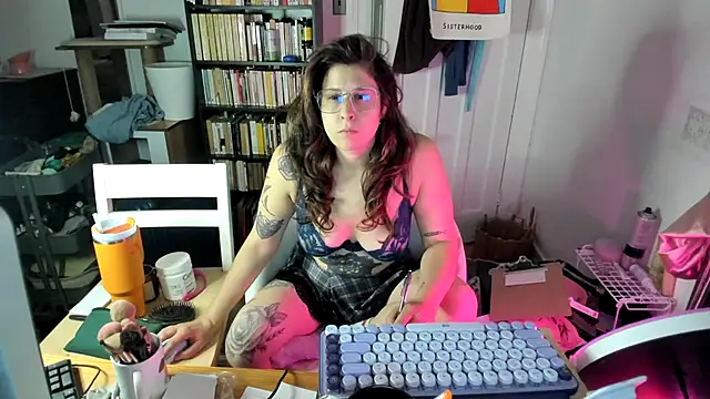 Snapshot of Rosiee69_ chatting on 10.28.25 Rosiee69  online show from 10.28.25