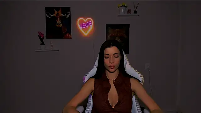 Snapshot of KetiWils chatting on 03.02.25 KetiWils online show from 03.02.25