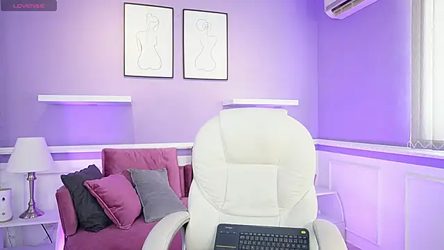 Snapshot of SaharaKramer chatting on 03.08.25 SaharaKramer online show from 03.08.25