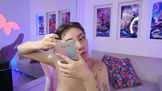 Snapshot of SaharaKramer chatting on 03.19.25 SaharaKramer online show from 03.19.25