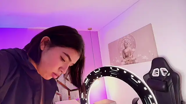 Zamira Taylor online show from 10.02.25