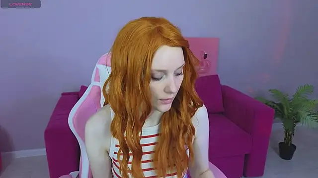 Snapshot of KristinMoore chatting on 03.12.25 KristinMoore online show from 03.12.25