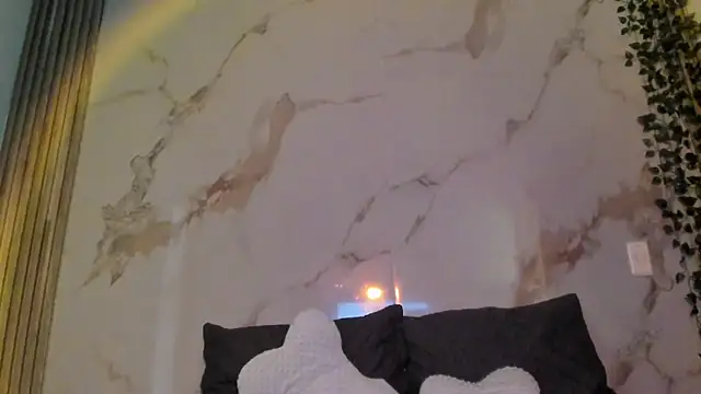 Snapshot of Little_Lau1 chatting on 10.01.25 Little Lau1 online show from 10.01.25