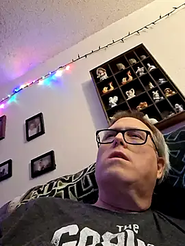 Snapshot of Smallone327 chatting on 02.19.25 Smallone327 online show from 02.19.25