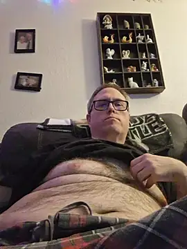 Snapshot of Smallone327 chatting on 10.25.25 Smallone327 online show from 10.25.25