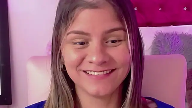 Snapshot of ValeAmayaa chatting on 03.11.25 ValeAmayaa online show from 03.11.25