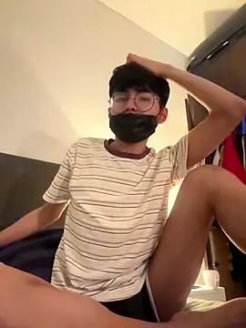 Snapshot of twinkperu18 chatting on 10.04.25 twinkperu18 online show from 10.04.25