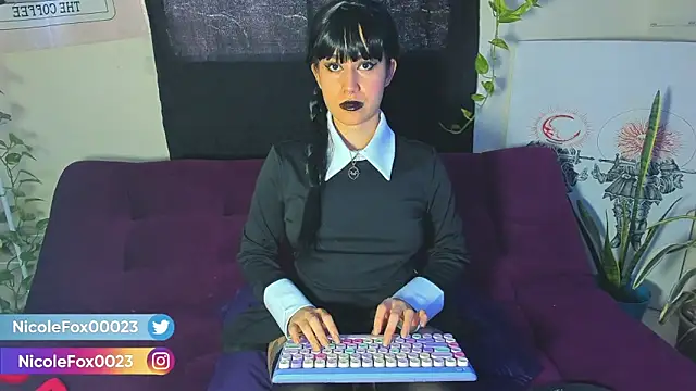 Snapshot of NicoleFox23_ chatting on 09.26.25 NicoleFox23 online show from 09.26.25