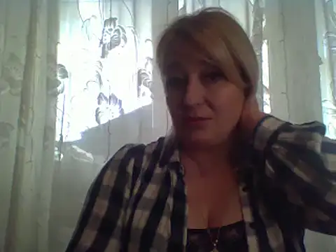 Snapshot of ArielXLoveresss chatting on 02.26.25 ArielXLoveresss online show from 02.26.25