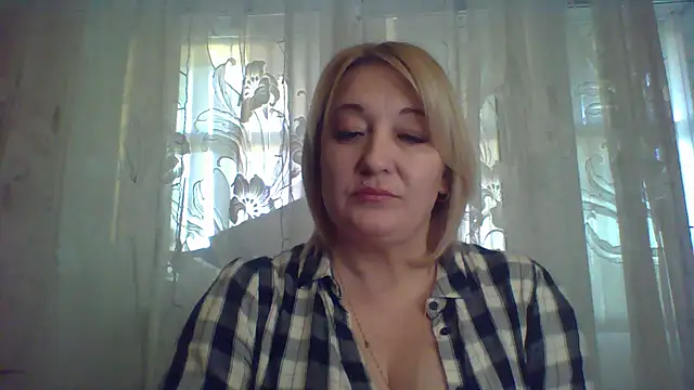 Snapshot of ArielXLoveresss chatting on 02.26.25 ArielXLoveresss online show from 02.26.25