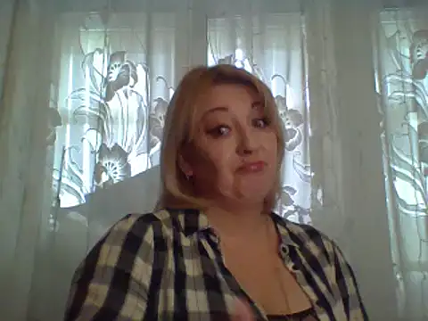 Snapshot of ArielXLoveresss chatting on 02.27.25 ArielXLoveresss online show from 02.27.25