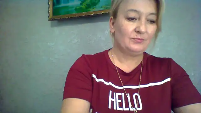 Snapshot of ArielXLoveresss chatting on 10.13.25 ArielXLoveresss online show from 10.13.25